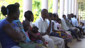 Persones esperant a ser ateses a consulta