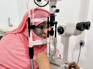 Revisión ocular a estudiante saharaui Revisión ocular a estudiante saharaui