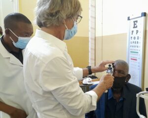 El Dr. Carlos Móser durante la formación